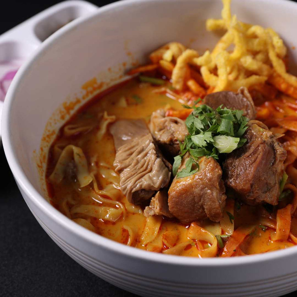 reisnudeln-scharf-thai-schweinfleisch